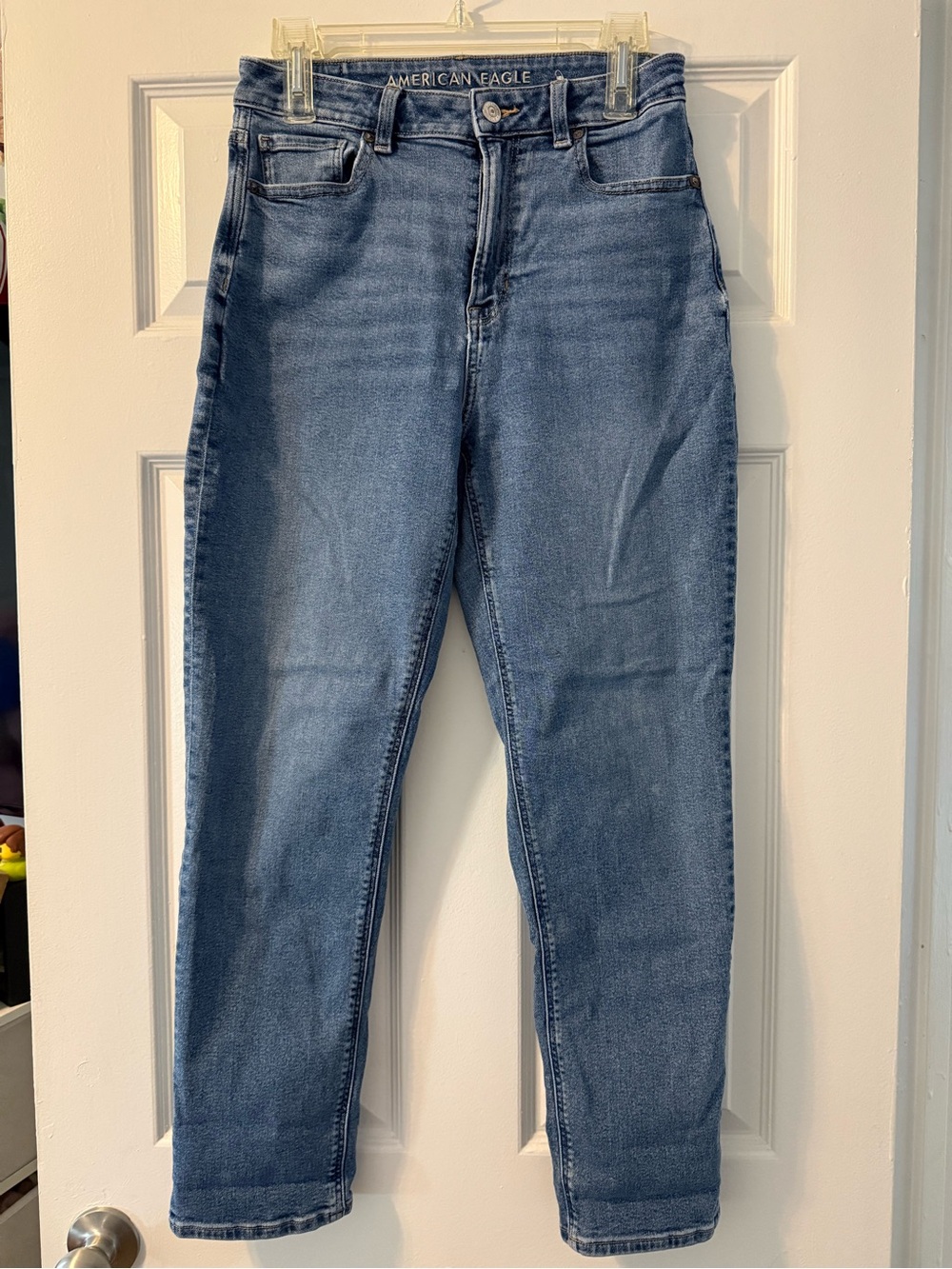 American Eagle Outfitters High-Rise mom jeans - Medium Blue Wash